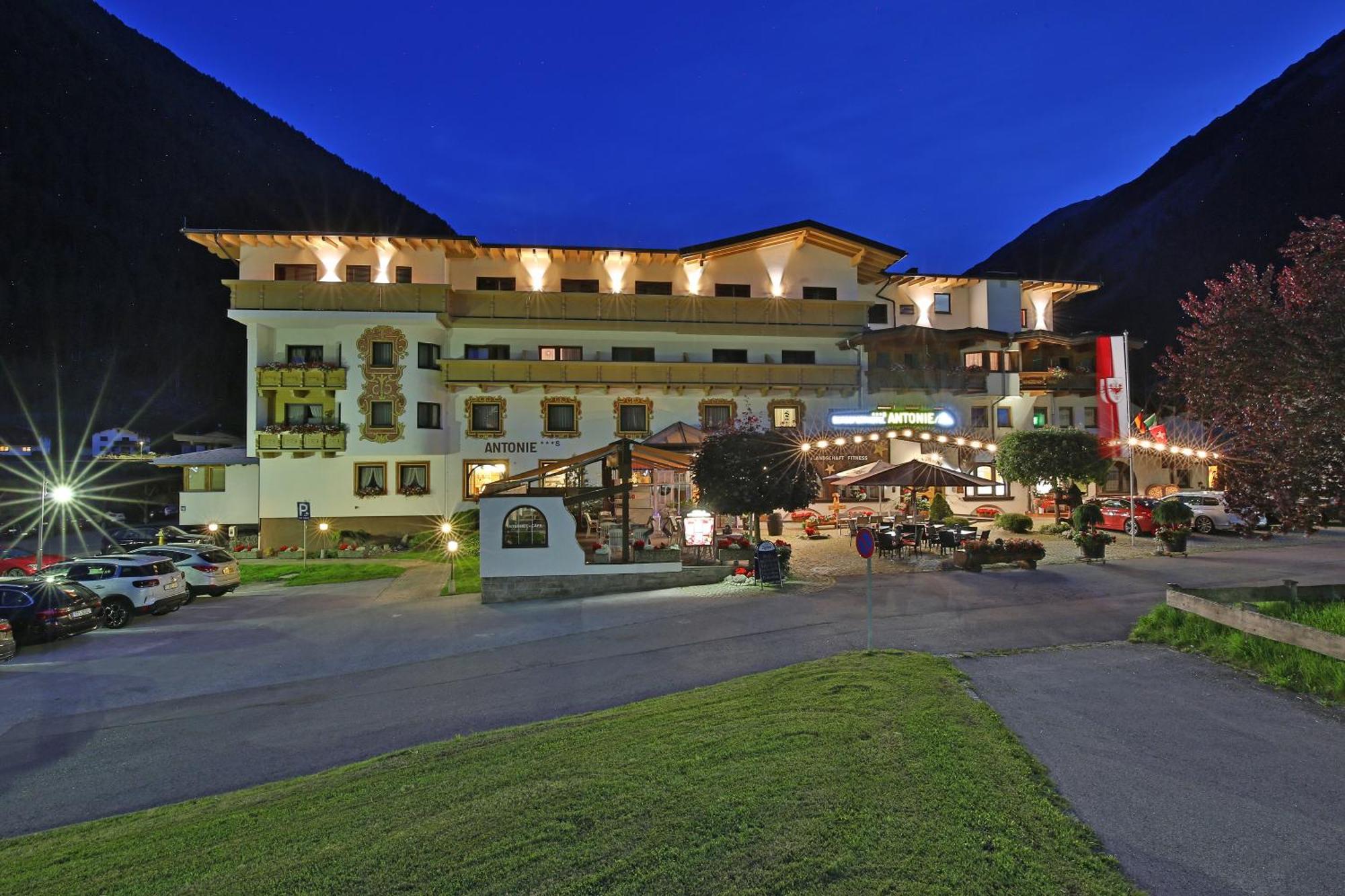 Bergsporthotel Antonie Gries im Sellrain Exterior photo